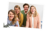 Familie von Reiche steht für herzhaft, leckere Eintöpfe, die gut für Leib und Seele sind. Die vegetarischen Fertiggerichte sind schnell zubereitet, aber mit viel Liebe und Sorgfalt gekocht. So wie Oma's Eintöpfe, schmecken sie besonders gut im Herbst